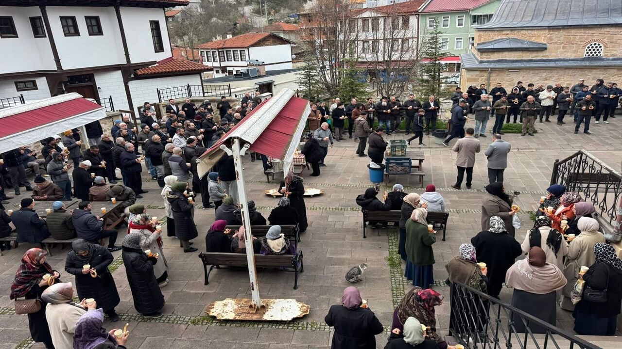 Hz Pir Duaa Filistin (1)