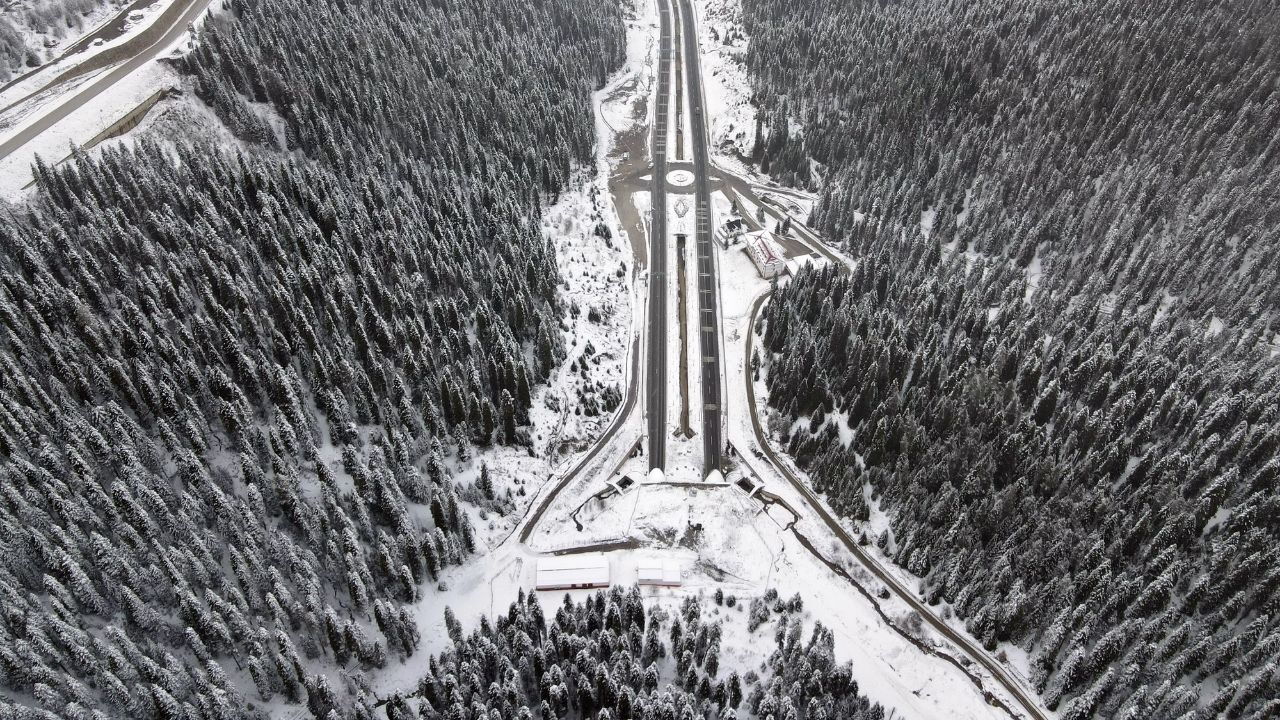 Ilgaz Dağı’nda Baharı Unutturan Kar Manzarası Drone Ile Görüntülendi (1)