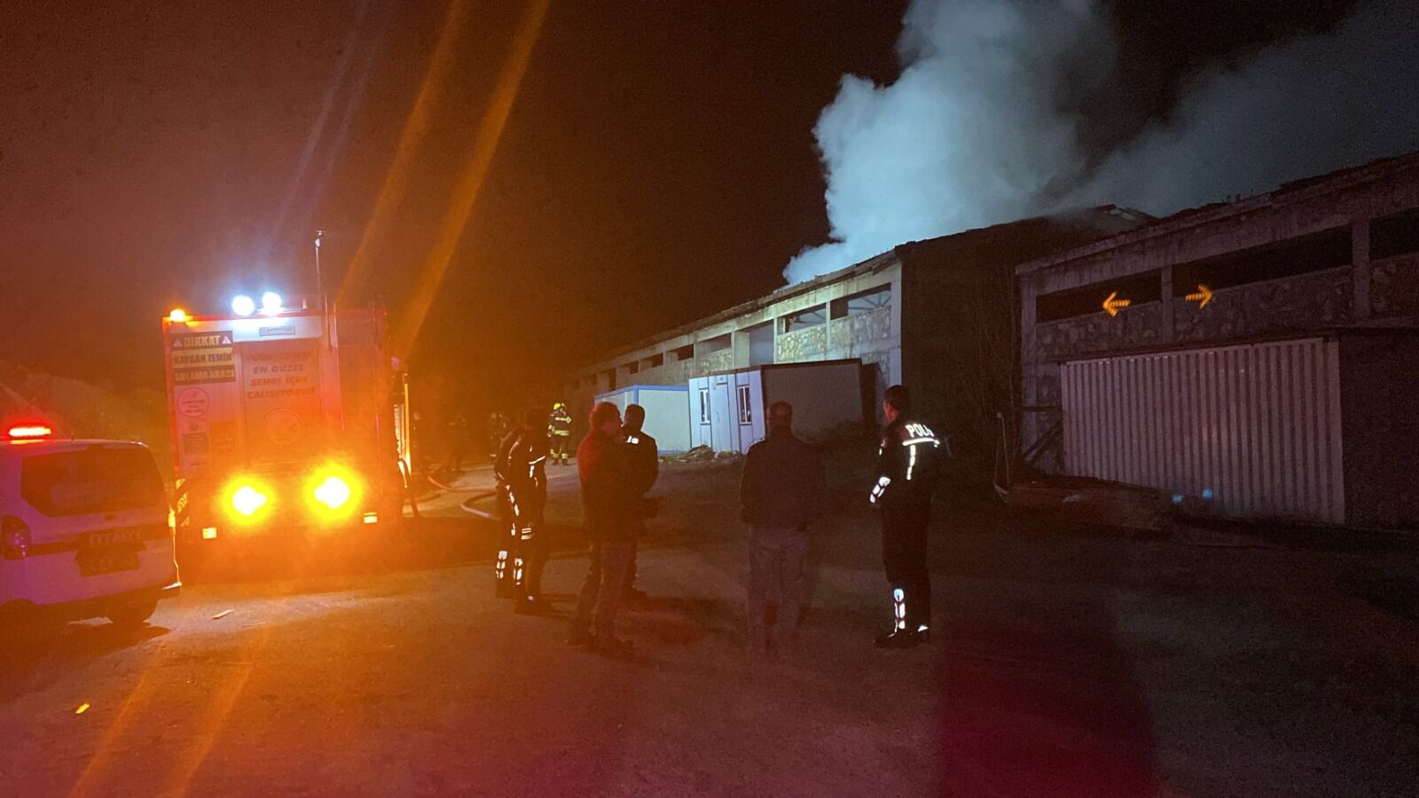 İnşaat Deposunda Korkutan Yangın! 8