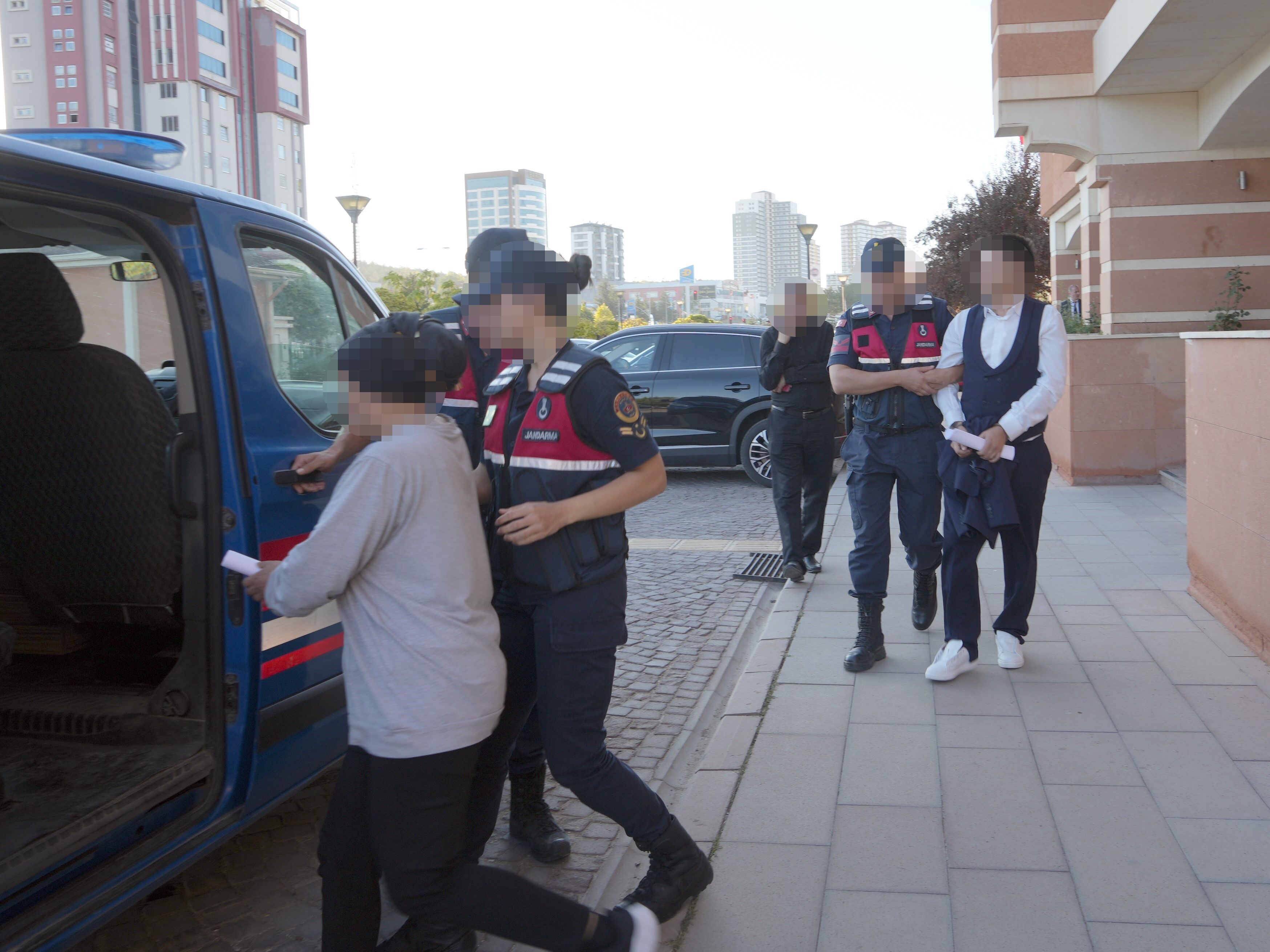 İstanbul'dan Kastamonu'ya Uyarıcı Madde Sevkiyatı Yapan Kadın 'Çocuğumla Tehdit Ettiler' 22