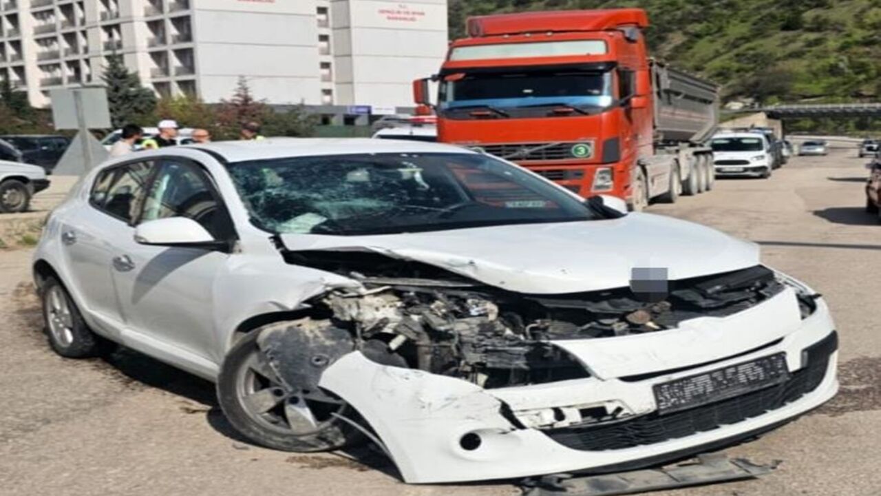 Karabük Kaza Yaralılar Var Otomobil (2)