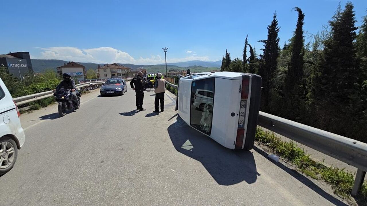 Karabük Otomobil Takla Attı Devrildi (1)
