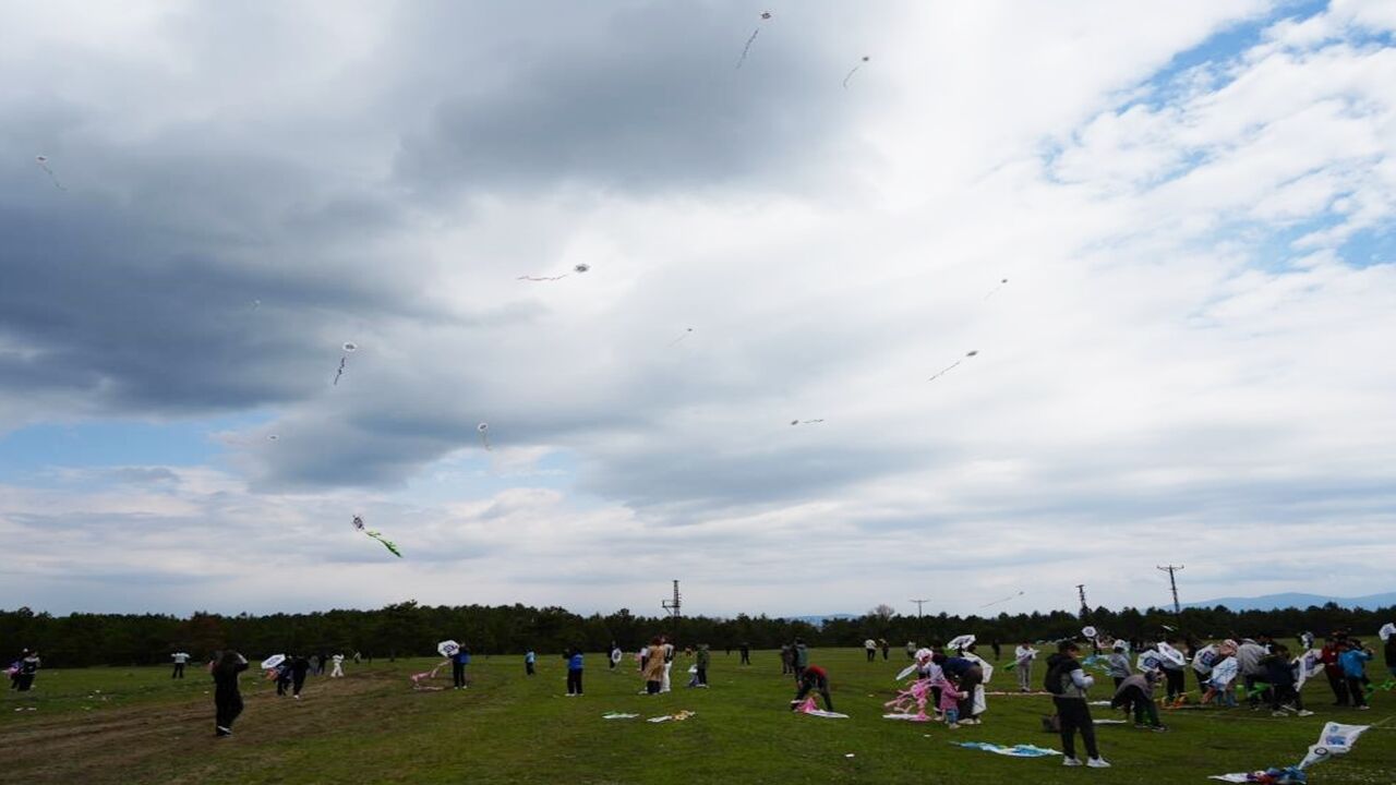 Kastamon Da Polis Ve Çocuklar Uçurtma Uçurdu (4)