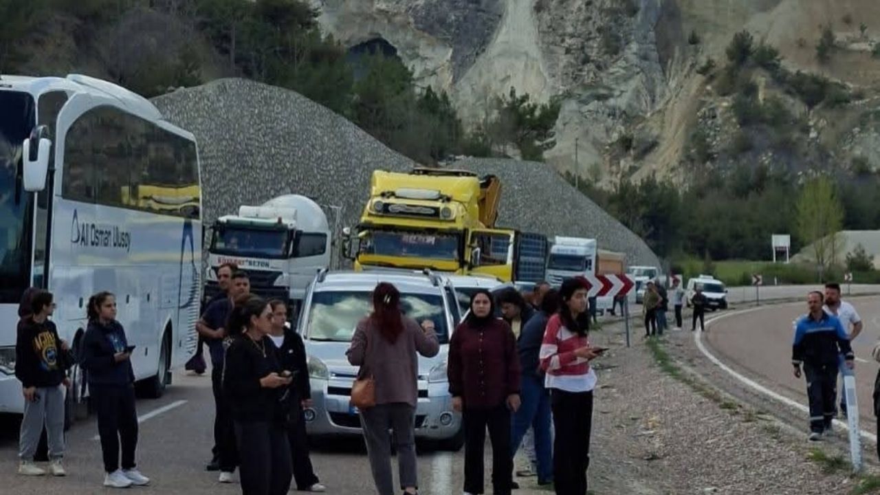 Kastamonu Boyabat Yolunda Heyelan Paniği (2)