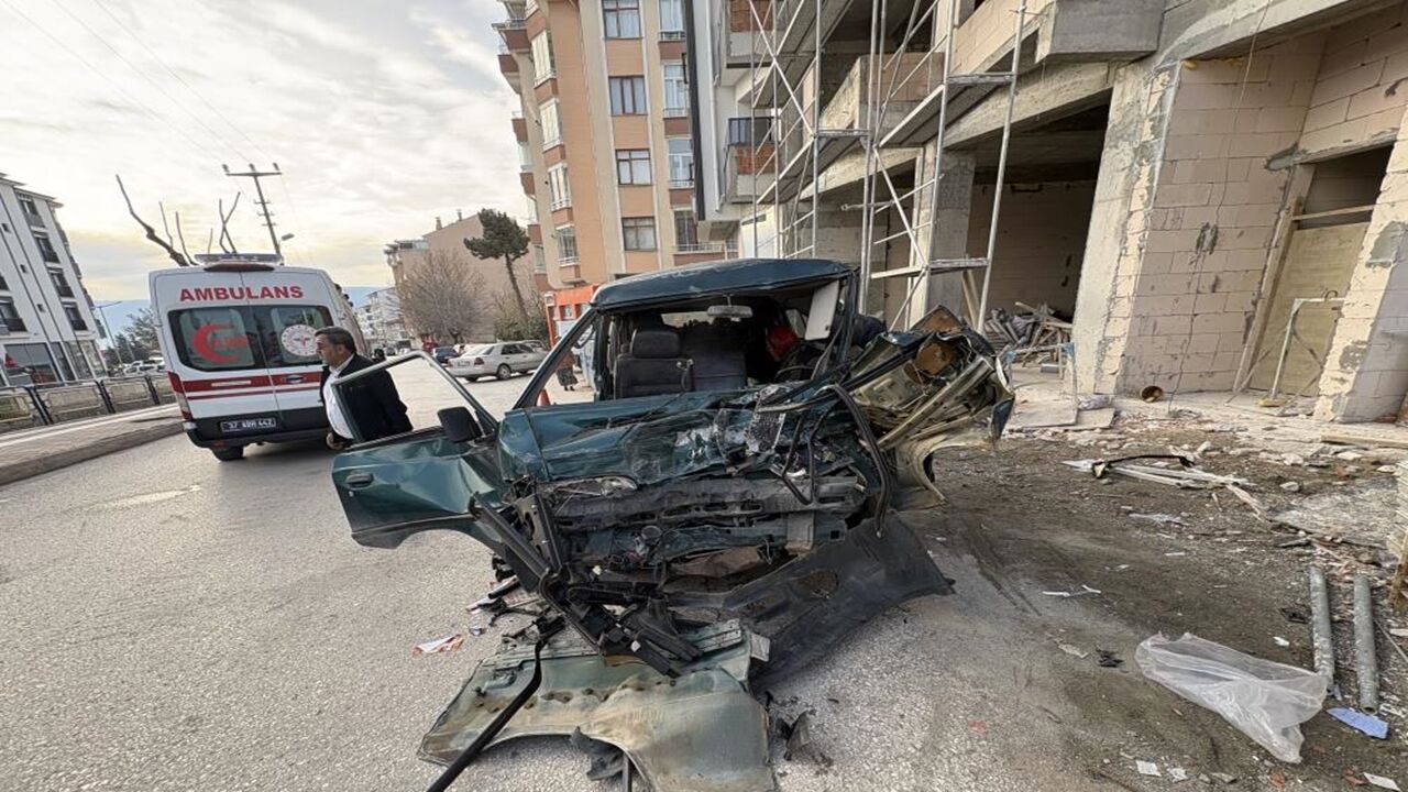 Kastamonu Tosya Feci Kaza Yaralı (5)