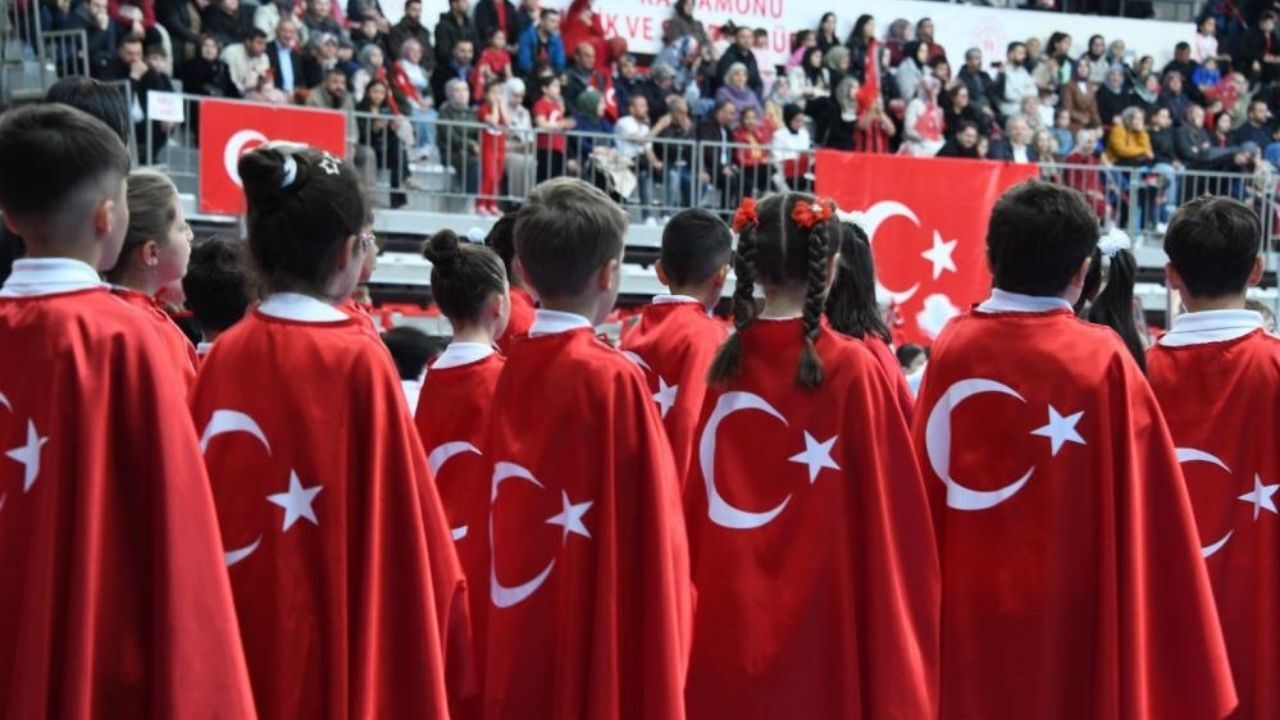 Kastamonu’da 23 Nisan Şöleni Miniklerin Gösterileri Tam Not Aldı (3)