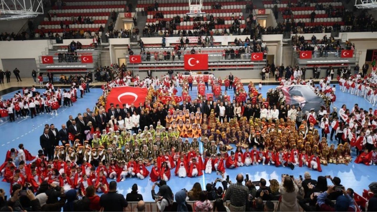 Kastamonu’da 23 Nisan Şöleni Miniklerin Gösterileri Tam Not Aldı (4)