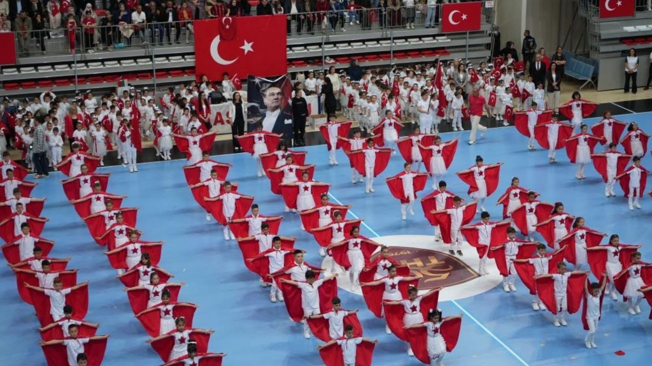 Kastamonu’da 23 Nisan Şöleni Miniklerin Gösterileri Tam Not Aldı (5)