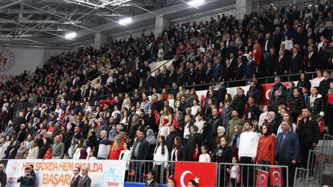 Kastamonu’da 23 Nisan Şöleni Miniklerin Gösterileri Tam Not Aldı (6)