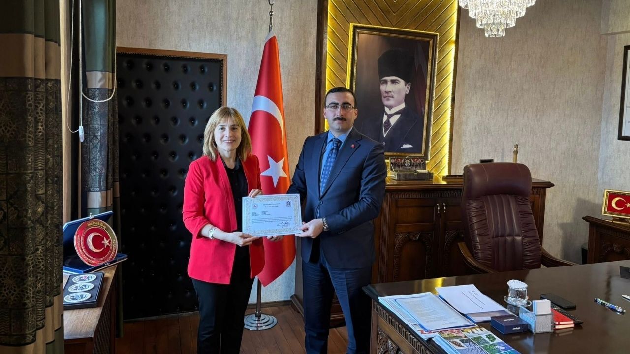 Kastamonu’da Anlamlı Veda Kaymakamdan Iki Isme Başarı Belgesi (3)