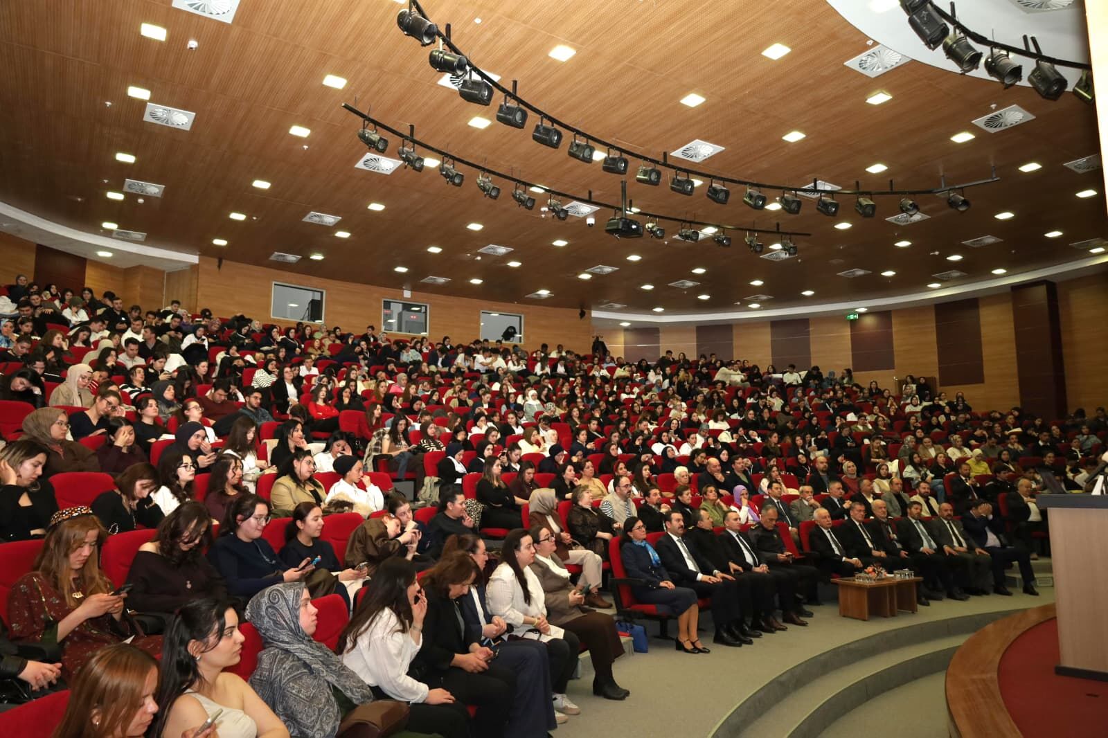 Kastamonu'da Bağımlılıkla Mücadele Seminerine Yoğun Ilgi! 12