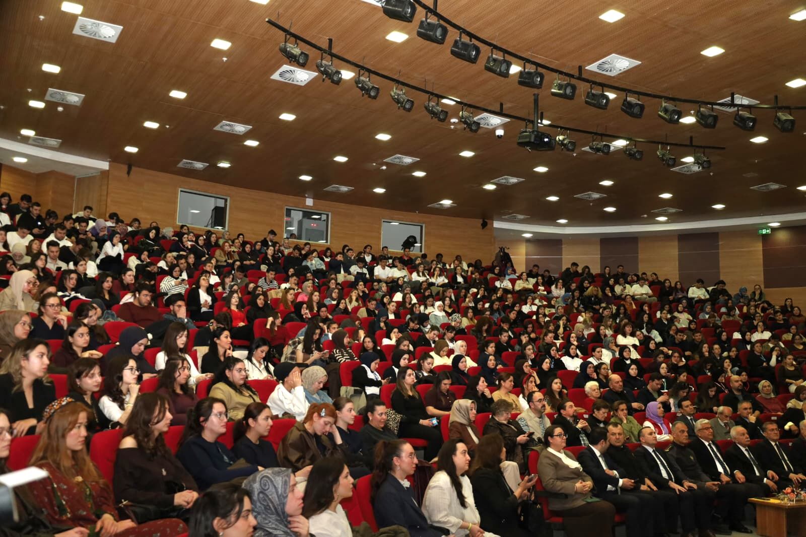 Kastamonu'da Bağımlılıkla Mücadele Seminerine Yoğun Ilgi! 21