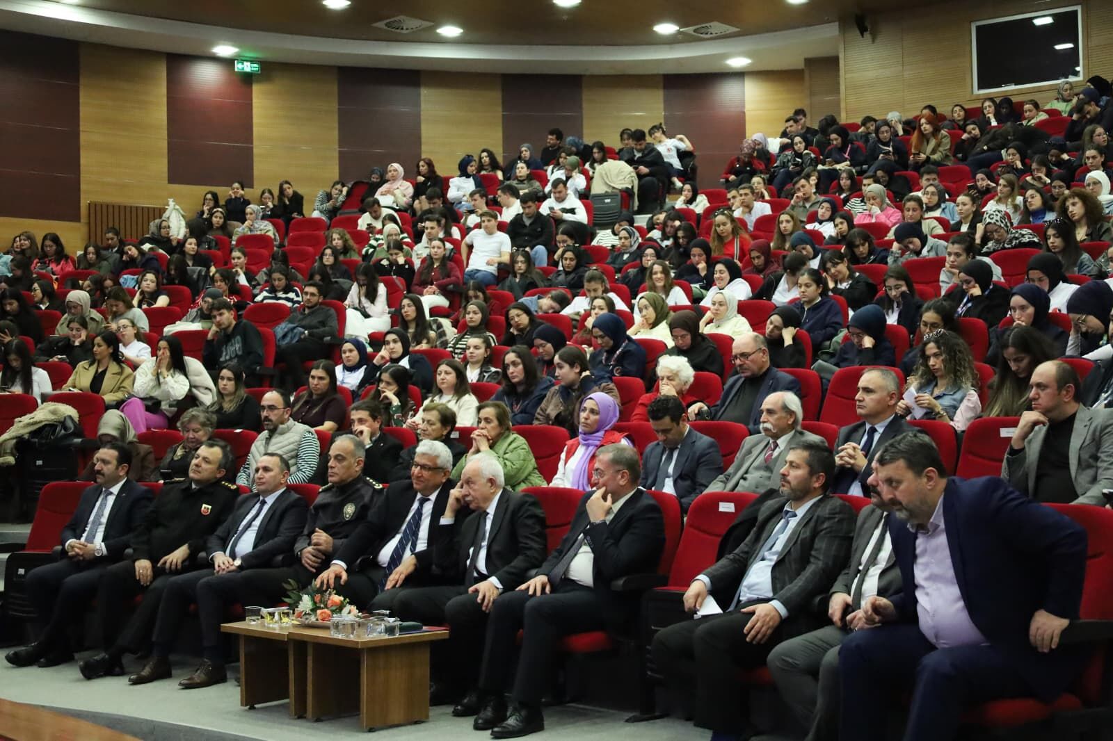 Kastamonu'da Bağımlılıkla Mücadele Seminerine Yoğun Ilgi! 25
