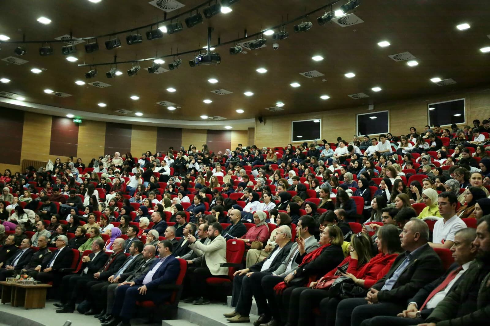 Kastamonu'da Bağımlılıkla Mücadele Seminerine Yoğun Ilgi! 26