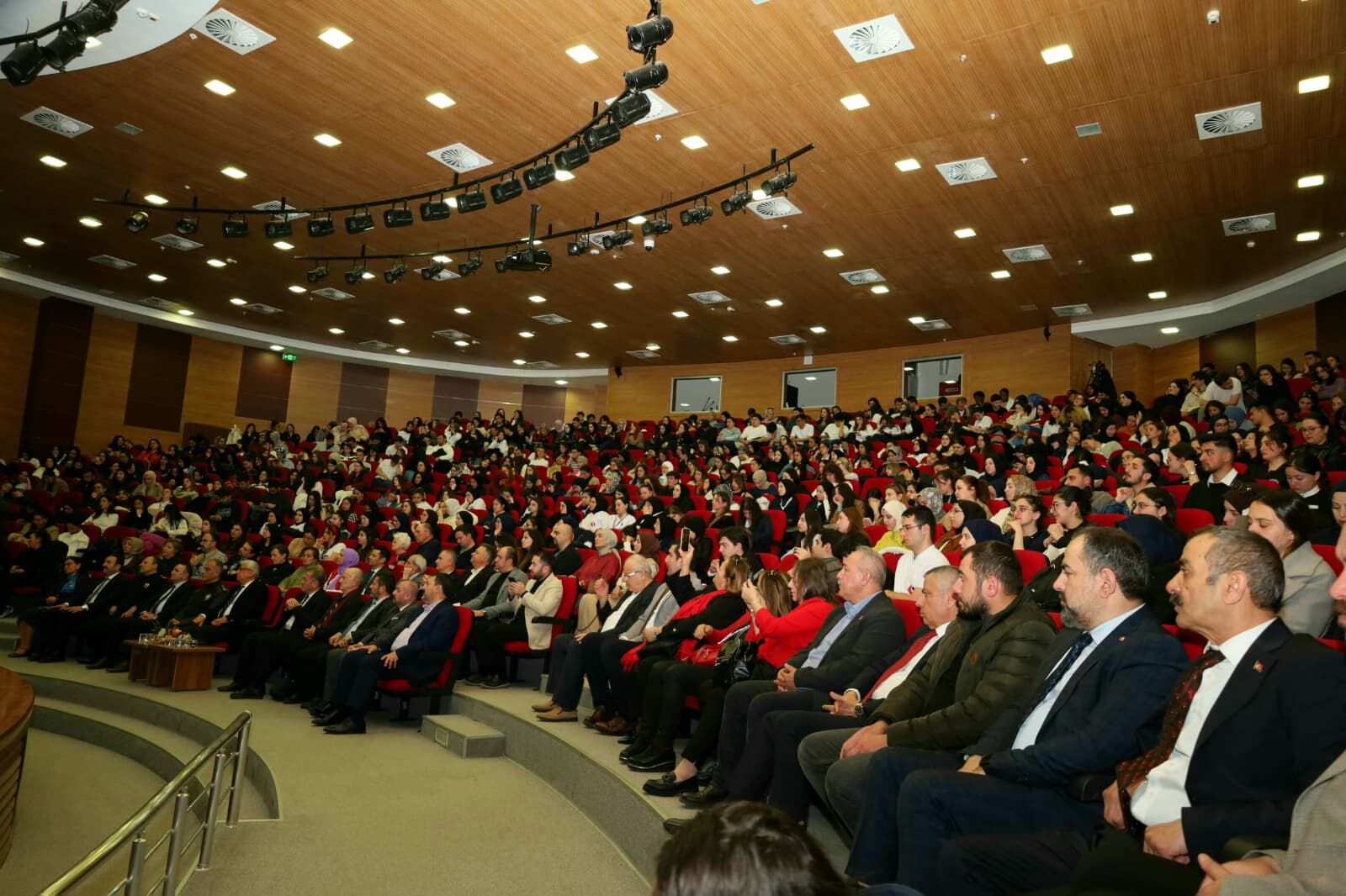 Kastamonu'da Bağımlılıkla Mücadele Seminerine Yoğun Ilgi! 28