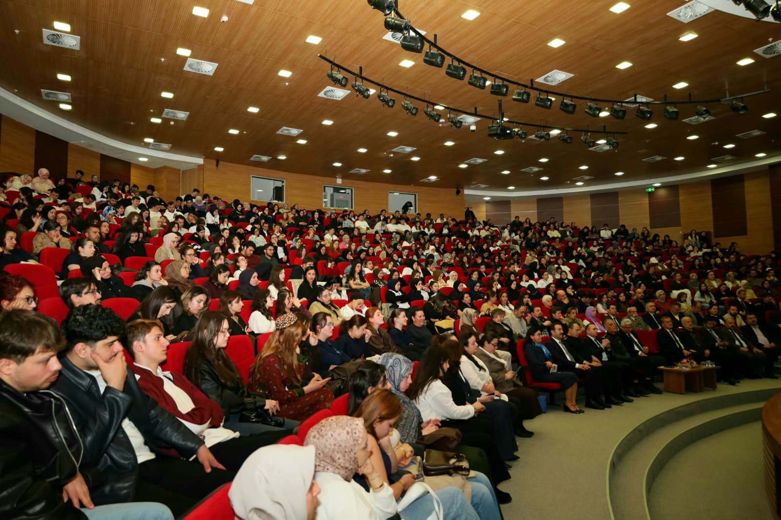 Kastamonu'da Bağımlılıkla Mücadele Seminerine Yoğun Ilgi! 46