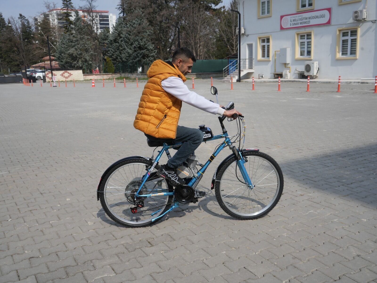 Kastamonu'da Bisikleti Topladığı Malzemelerle Mobilete Çevirdi 4