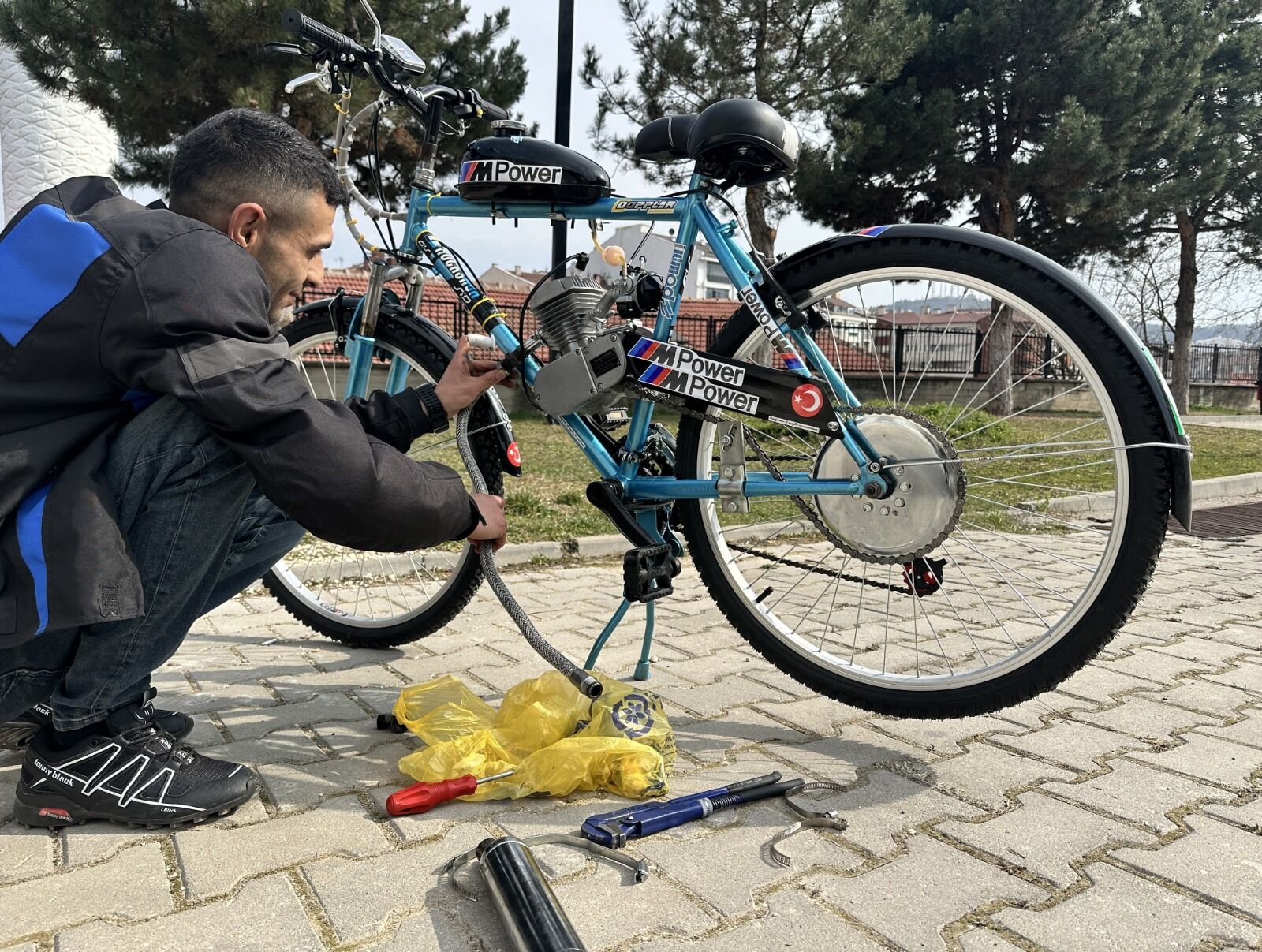 Kastamonu'da Bisikleti Topladığı Malzemelerle Mobilete Çevirdi 88888888