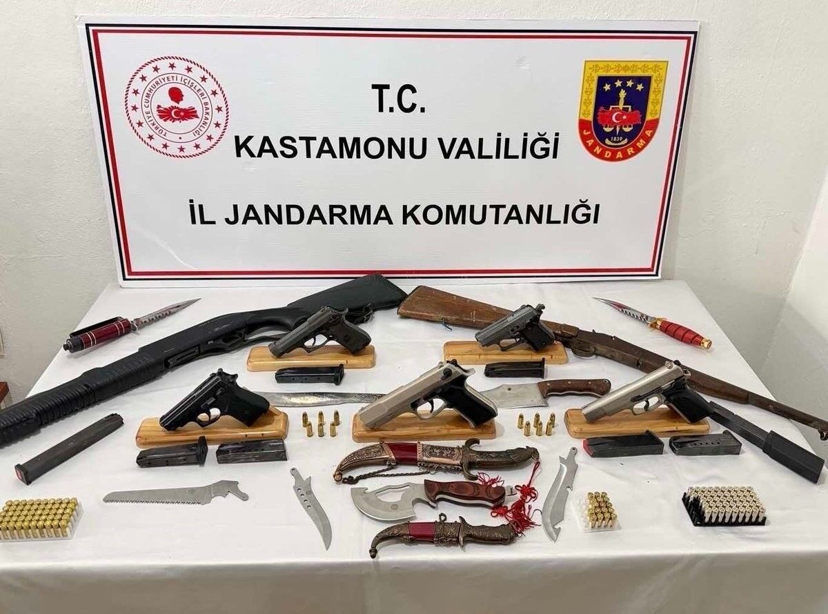 Kastamonu'da Çok Sayıda Silah Yakalandı 7 Kişi Gözaltına Alındı 12