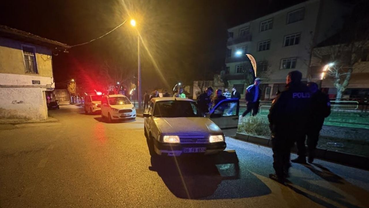 Kastamonu'da Dehşet Anları Babayı Darp Eden Şahıslar Aracı Bırakıp Kaçtı (3)