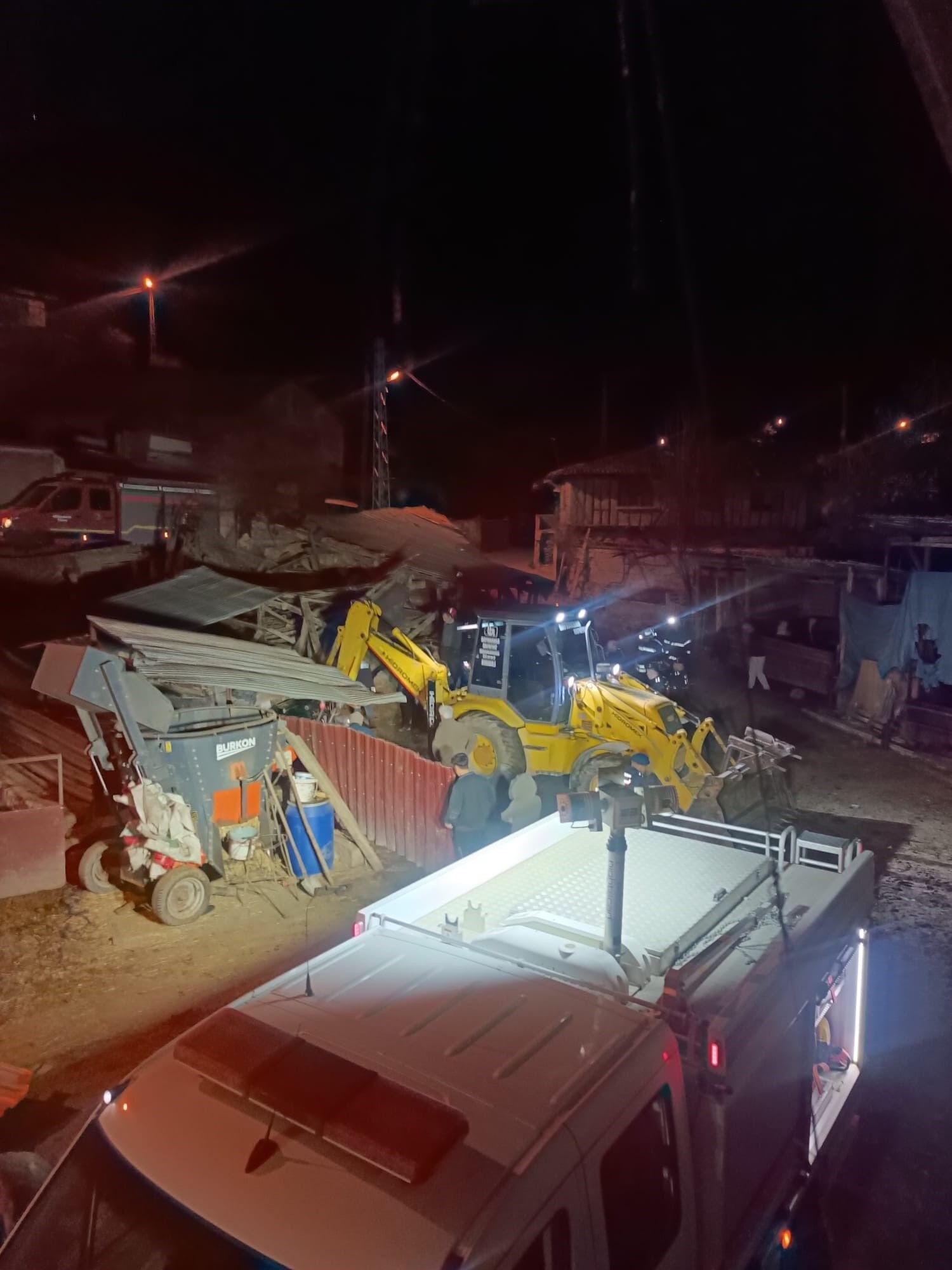 Kastamonu'da Feci Olay! Çıkan Fırtınada Ahır Çöktü Hayvanlar Telef Oldu! (Detaylar) 12