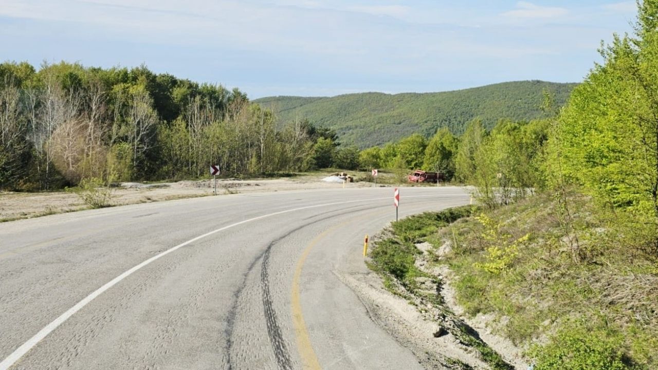 Kastamonu’da Freni Boşalan Kamyon Dehşet Saçtı 1 Yaralı (5)