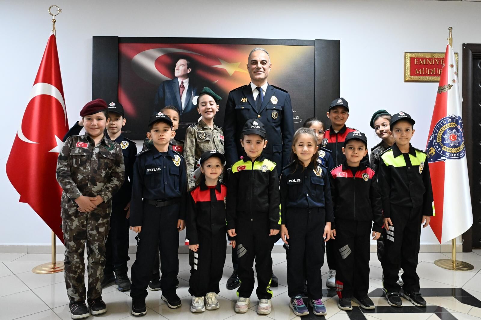 Kastamonu'da Geleceğin Polisleri 181. Yıl Coşkusuna Ortak Oldu1