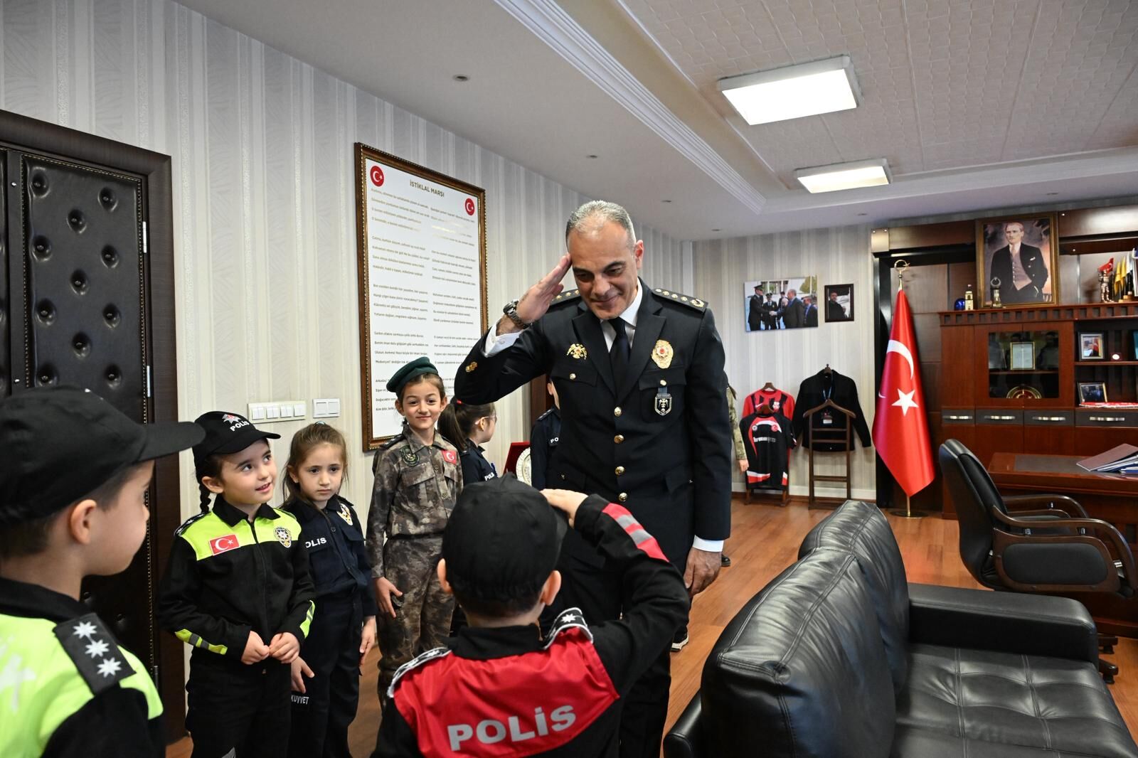Kastamonu'da Geleceğin Polisleri 181. Yıl Coşkusuna Ortak Oldu2