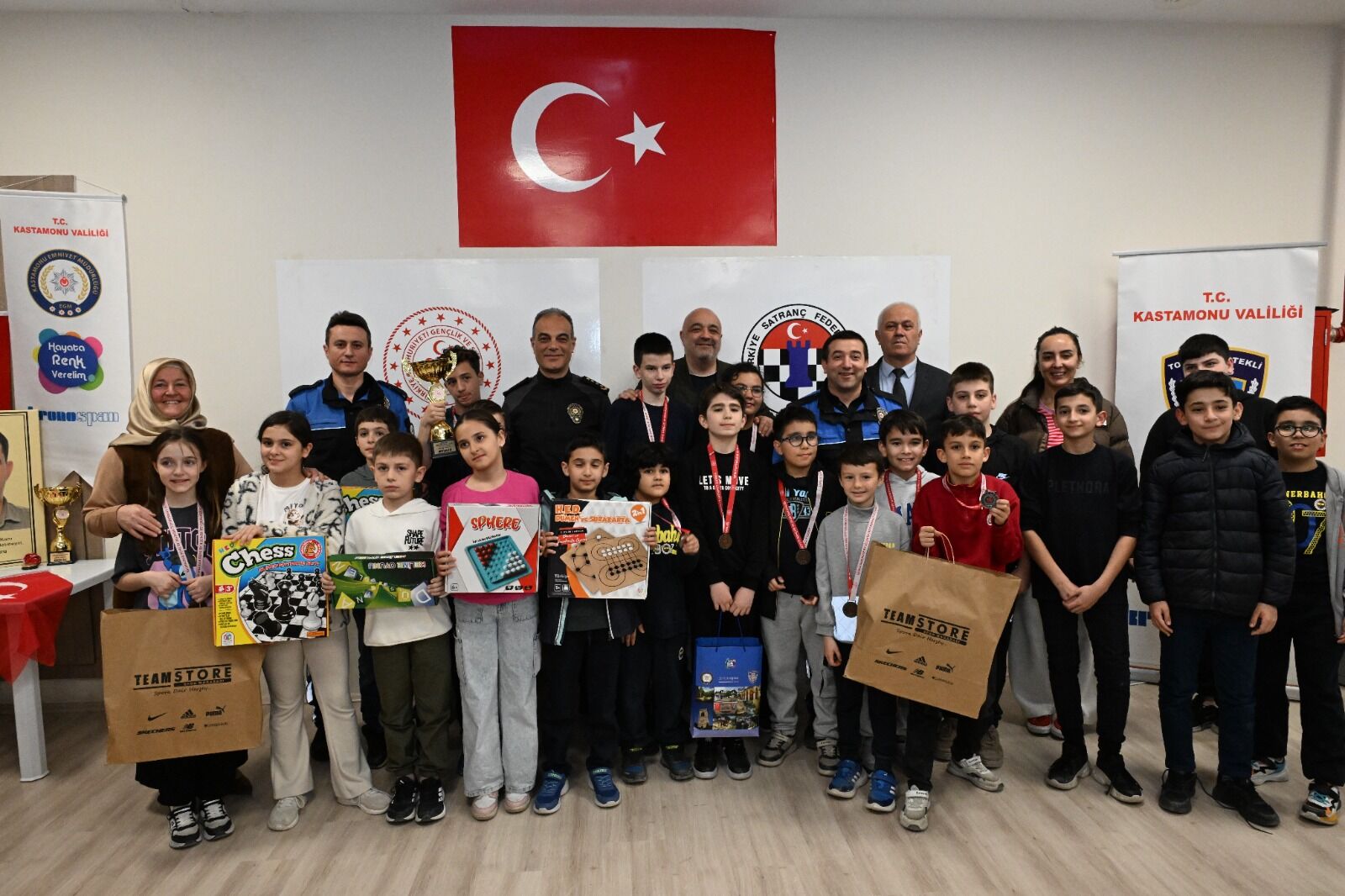 Kastamonu'da “Hayata Renk Verelim” Projesiyle Gençler Satrançta Buluştu7