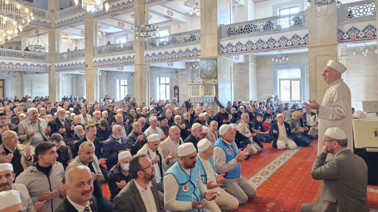 Kastamonu’da Ilk Hac Kafilesi Dualarla Yola Çıktı (1)