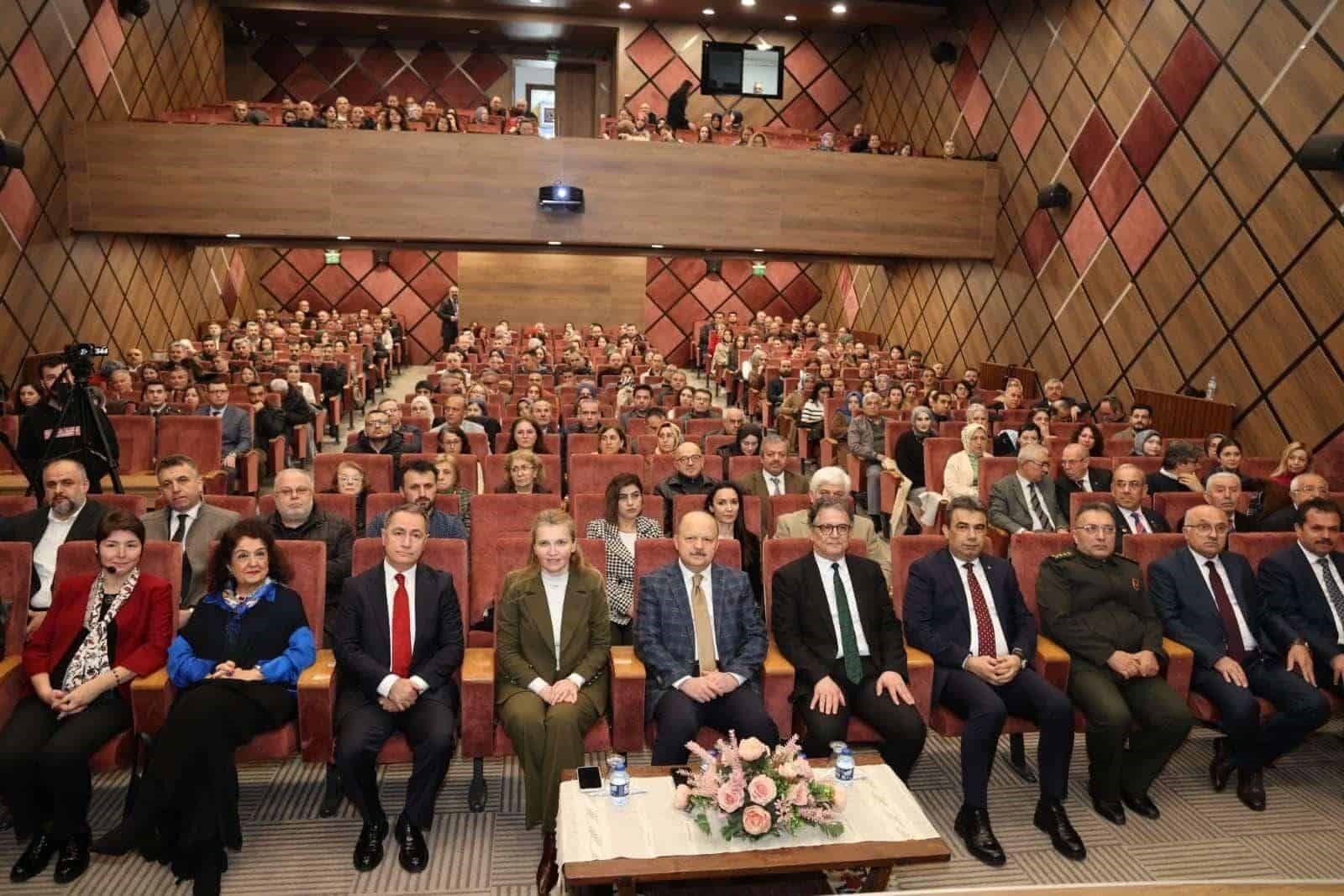 Kastamonu'da Konuştu 'Çocukların Karakteri Toplumda Şekilleniyor' 22