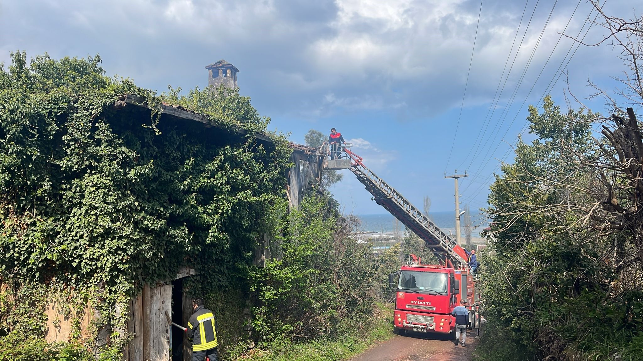 Kastamonu'da Metruk Binada Korkutan Yangın! 12