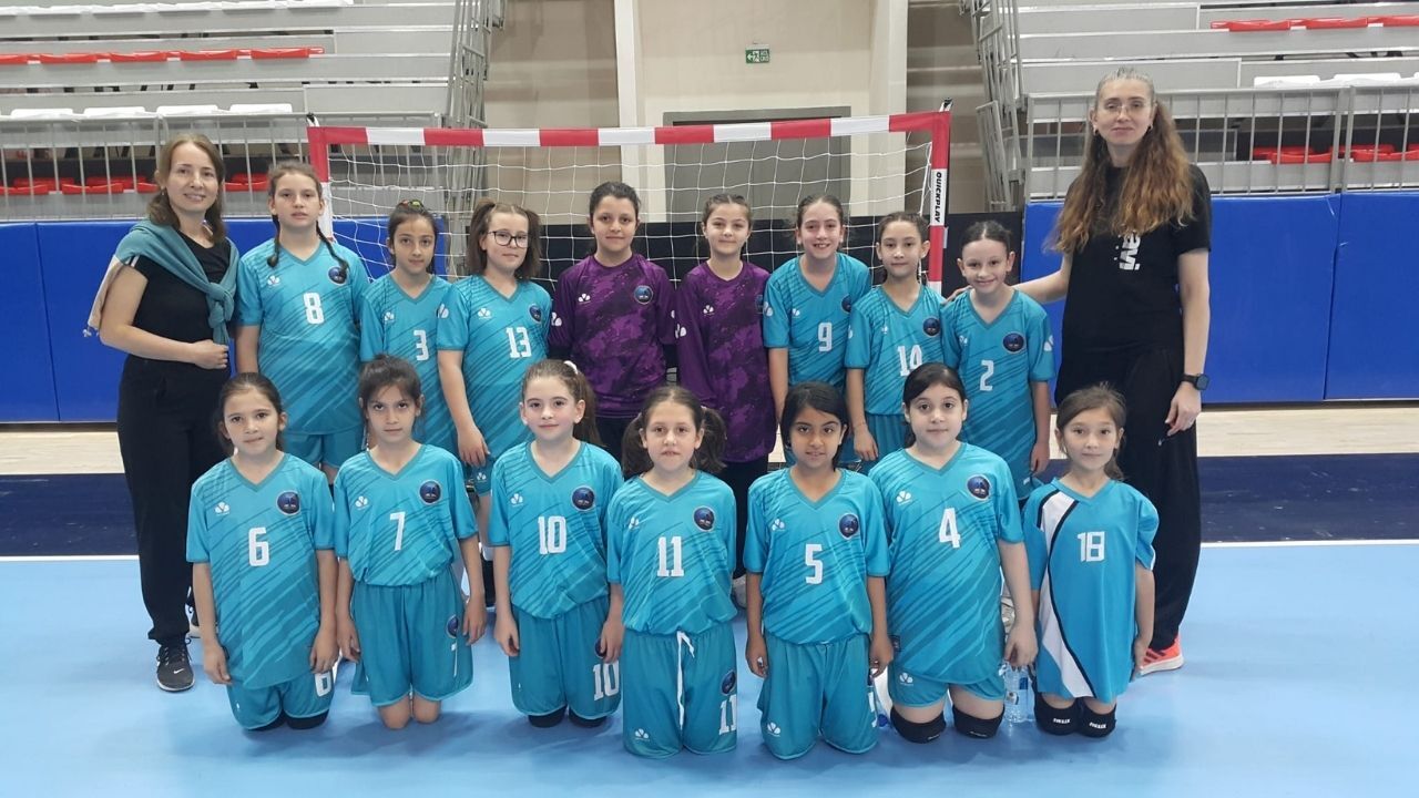 Kastamonu’da Miniklerin Hentbol Heyecanı Kupayla Taçlandı (4)
