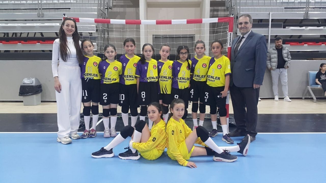 Kastamonu’da Miniklerin Hentbol Heyecanı Kupayla Taçlandı (5)