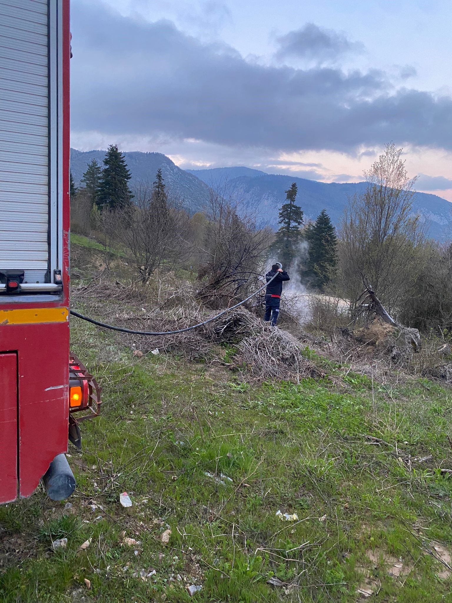 Kastamonu'da Ormanlık Alanda Çıkan Yangın Korkuttu 12