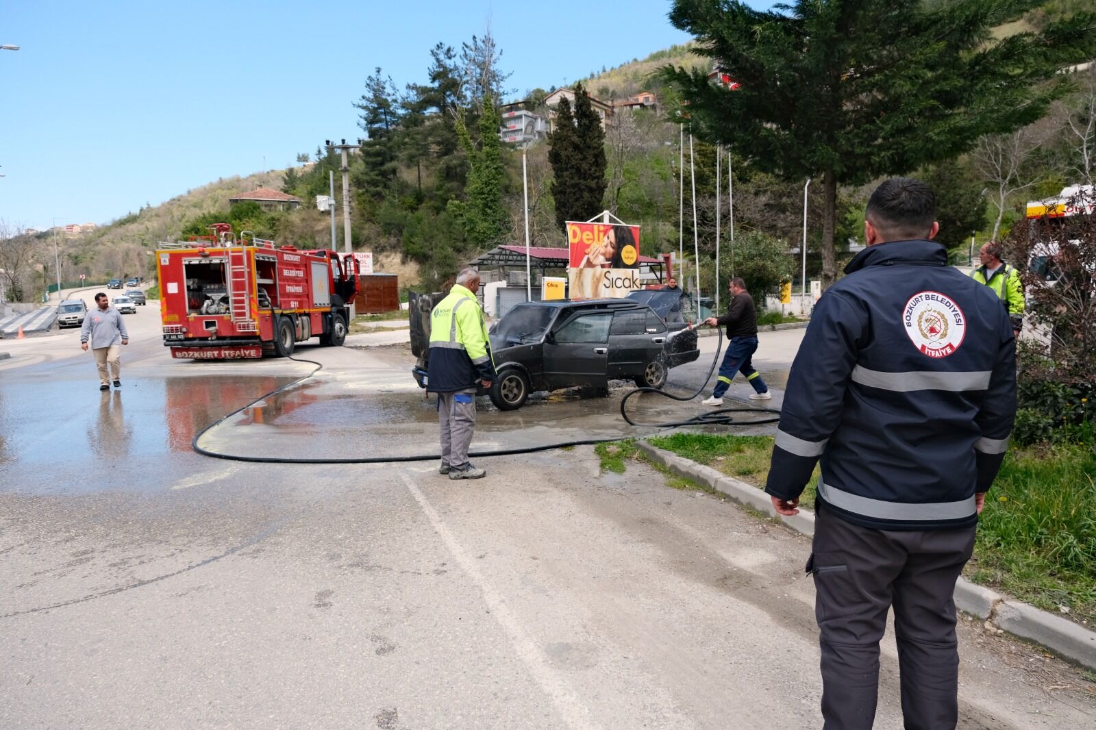 Kastamonu'da Otomobil Alev Aldı Yaşanan Anlar Kameraya Yansıdı! 88888888