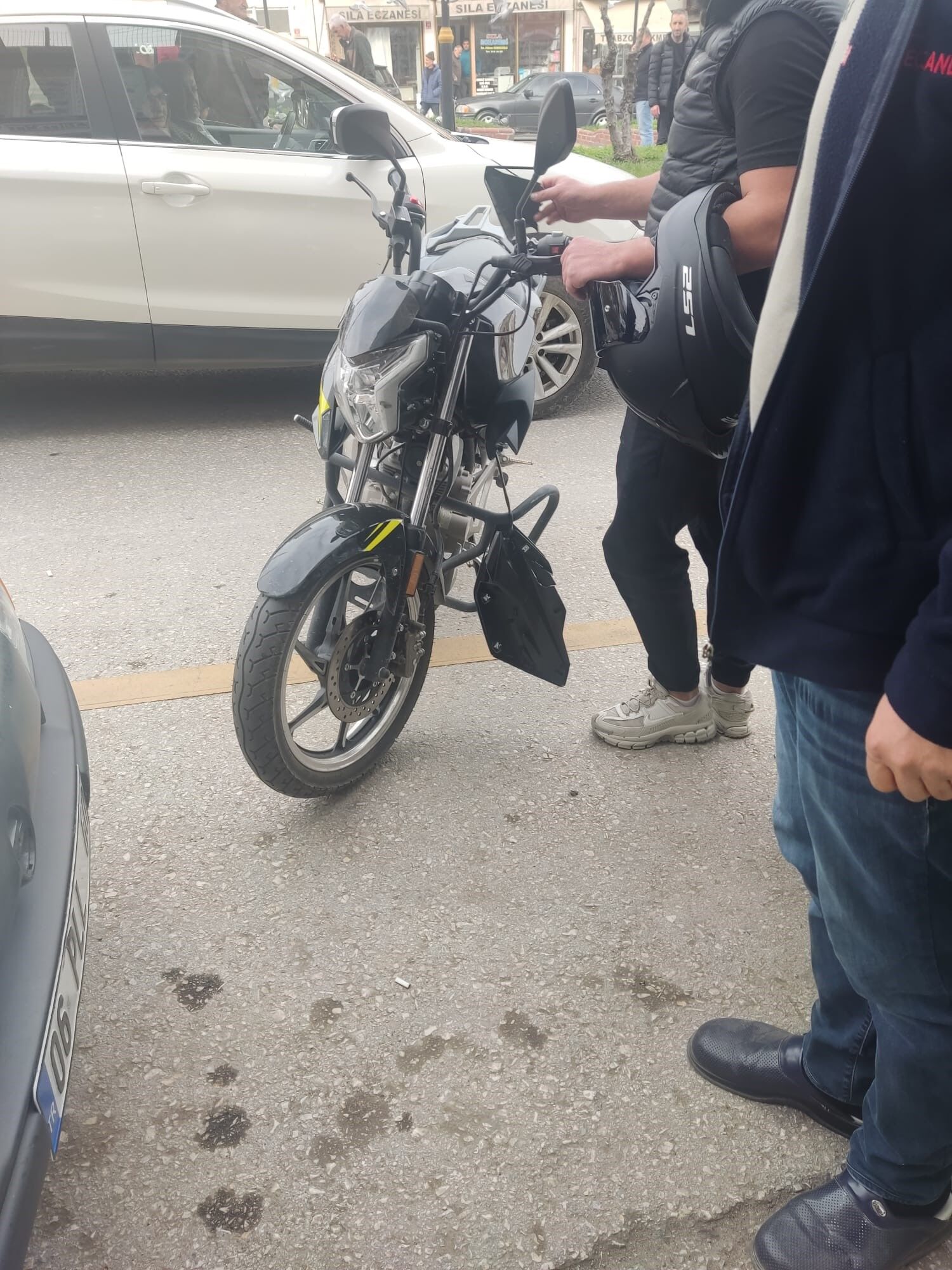 Kastamonu'da Otomobile Çarpan Motosiklet Sürücüsü Yaralandı 22