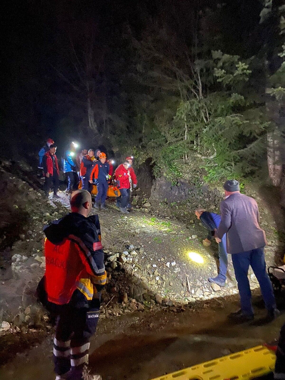 Kastamonu'da Uçurumdan Düşen Genç Için Ekipler Seferber Oldu 12