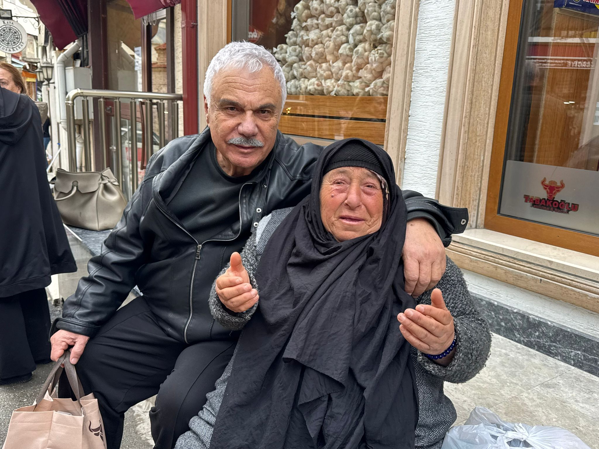 Kastamonu'da Ünlü Oyuncuyla Karşılaştı! Meşhur Duasını Etti 'Aşk' Diyaloğu Kahkahaya Dönüştü! 12
