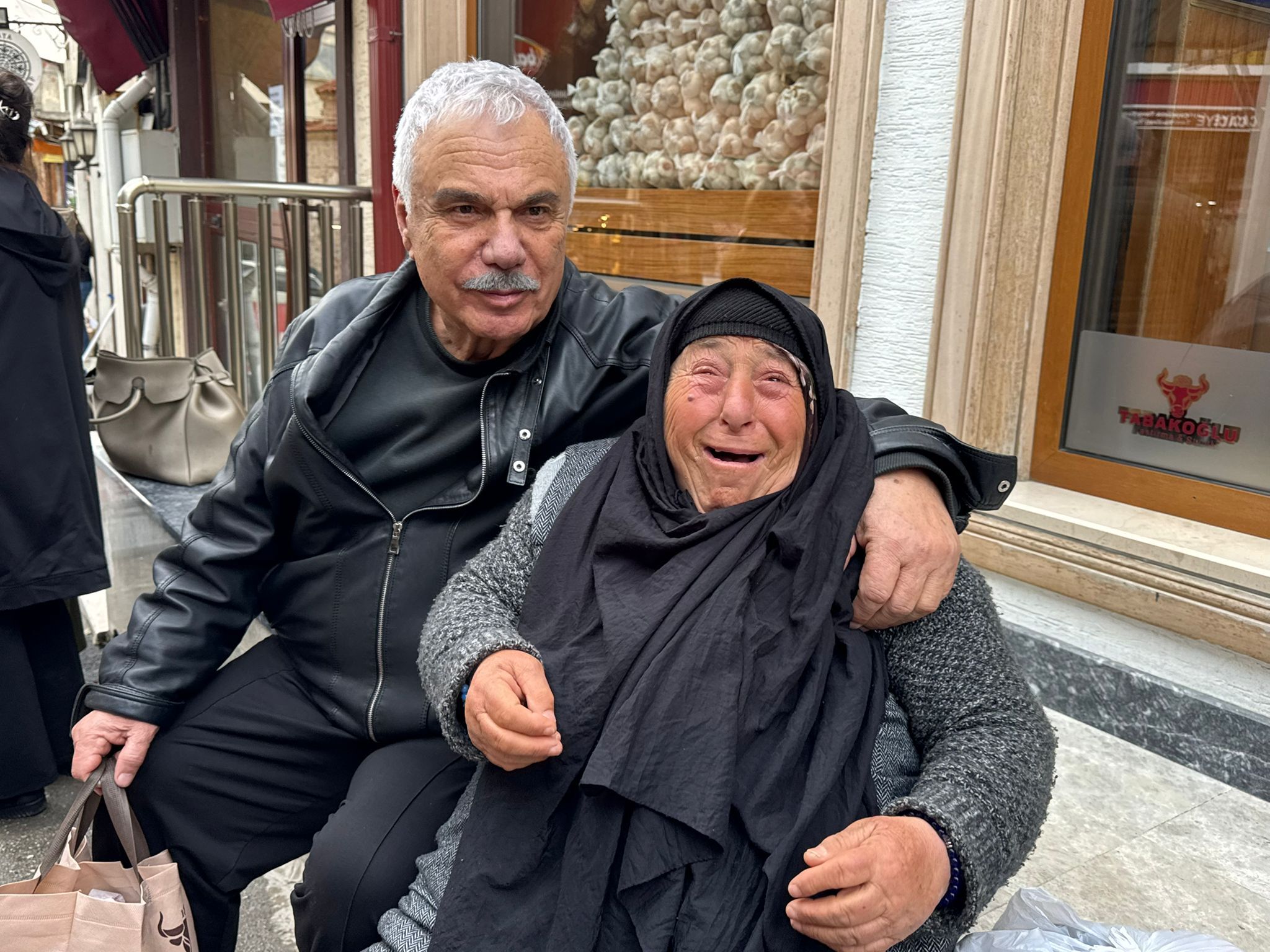 Kastamonu'da Ünlü Oyuncuyla Karşılaştı! Meşhur Duasını Etti 'Aşk' Diyaloğu Kahkahaya Dönüştü! 16