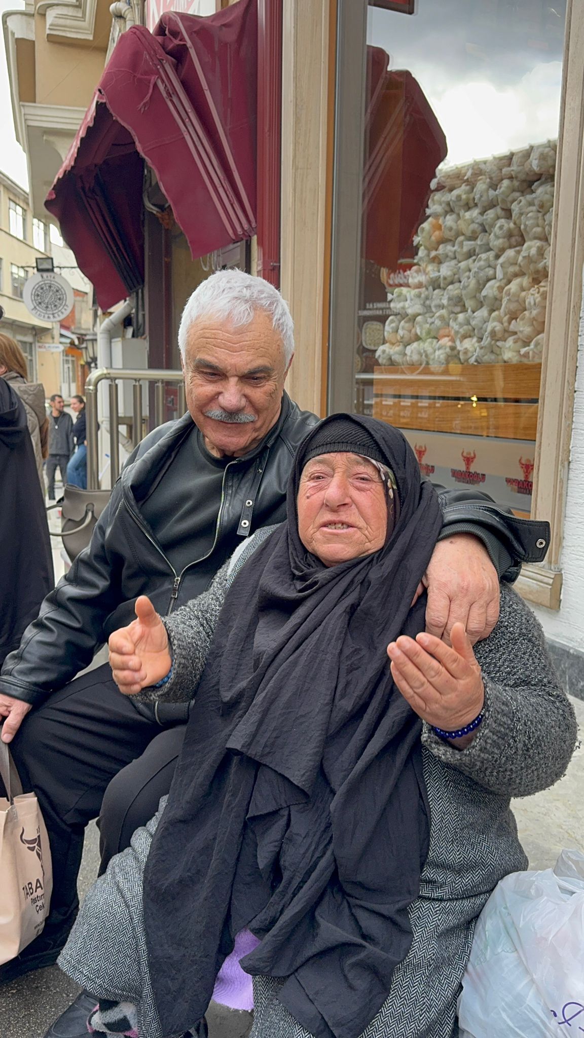 Kastamonu'da Ünlü Oyuncuyla Karşılaştı! Meşhur Duasını Etti 'Aşk' Diyaloğu Kahkahaya Dönüştü! 44