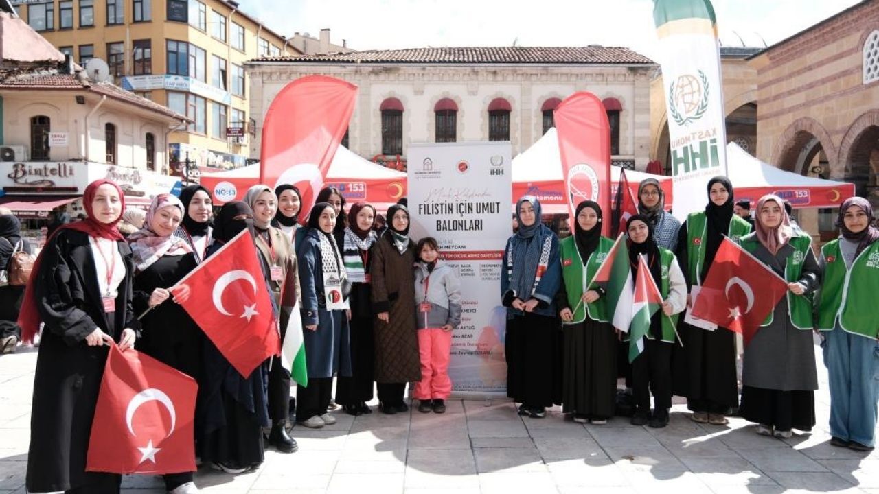 Kastamonu’dan Filistin’e Umut Mesajı Mektuplar Balonlarla Gökyüzüne Bırakıldı (3)