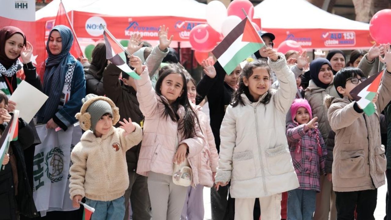 Kastamonu’dan Filistin’e Umut Mesajı Mektuplar Balonlarla Gökyüzüne Bırakıldı (6)