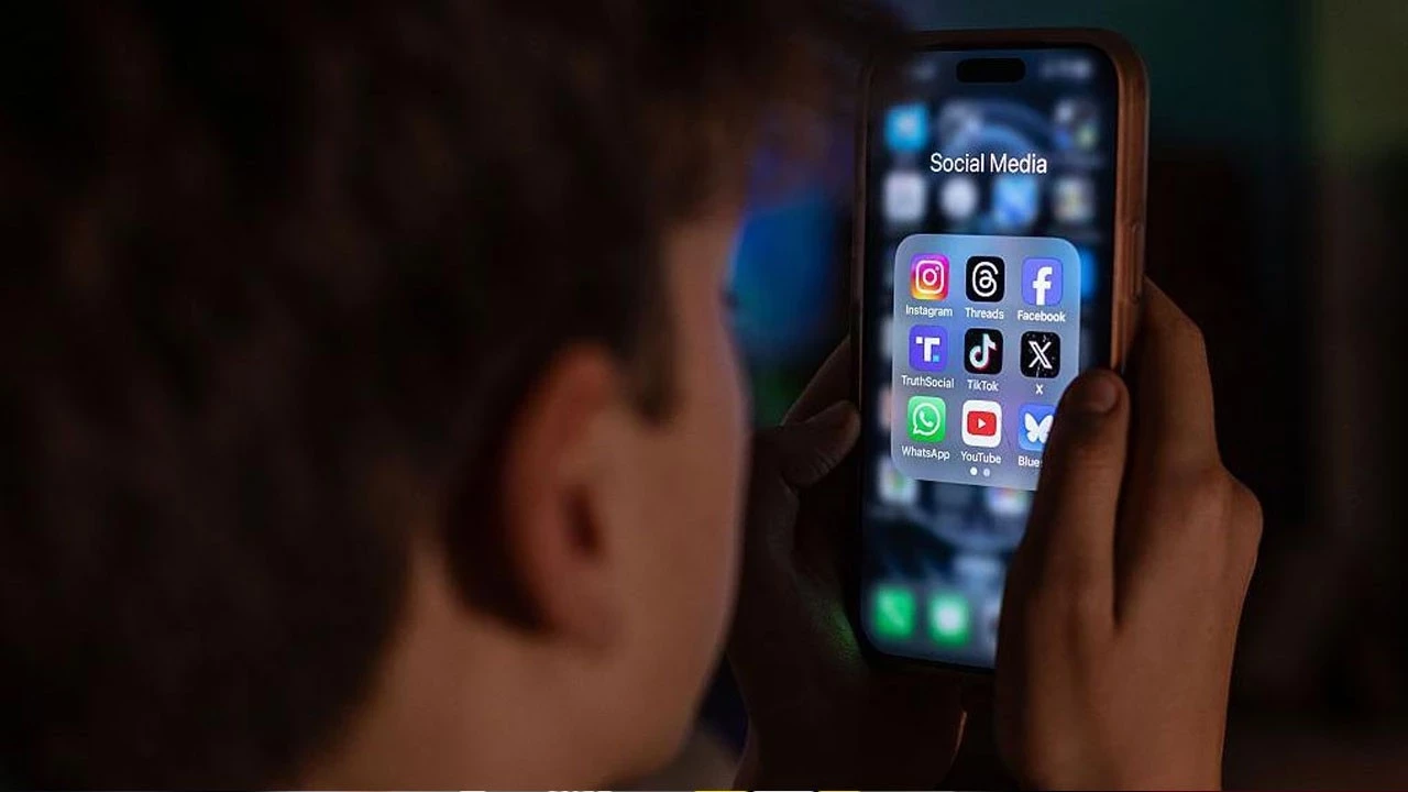 Komisyondan Geçti Sosyal Medyada 15 Yaş Altına Yeni Kural