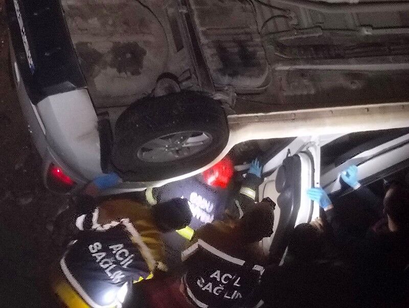 Köprüden Dereye Uçan Otomobilde 2 Kişi Yaralandı1