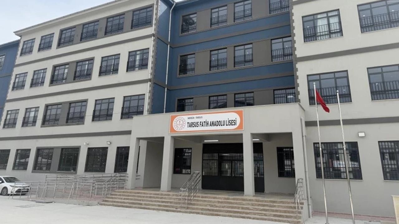 Lise Son Sınıf Öğrencisi Okulda Silahla Yakalandı (2)