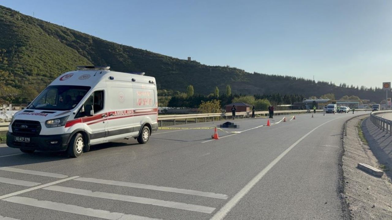 Motosiklet Devrildi 42 Yaşındaki Sürücü Hayatını Kaybetti (3)