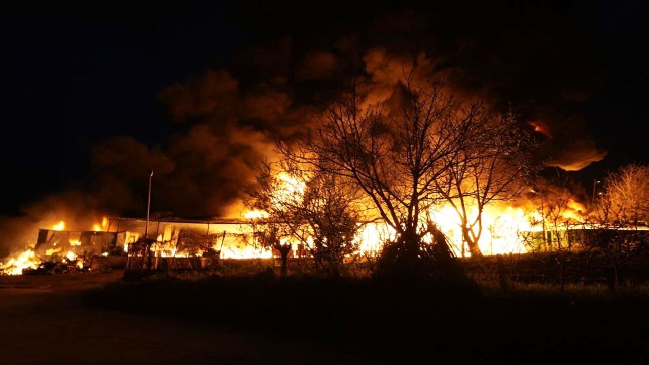 Muz Deposunda Yangın (1)