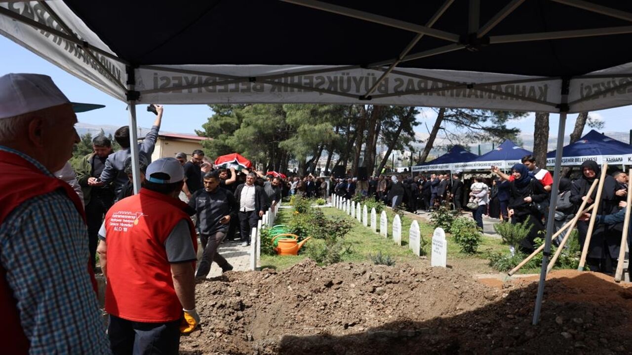 Öğrenci Mezar Tahtası Okul Değil Mezar Numarası (4)