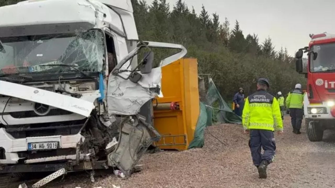 Otoyolda Ölüm Zinciri Yaşlı Çift Kazanın Kurbanı Oldu (1)